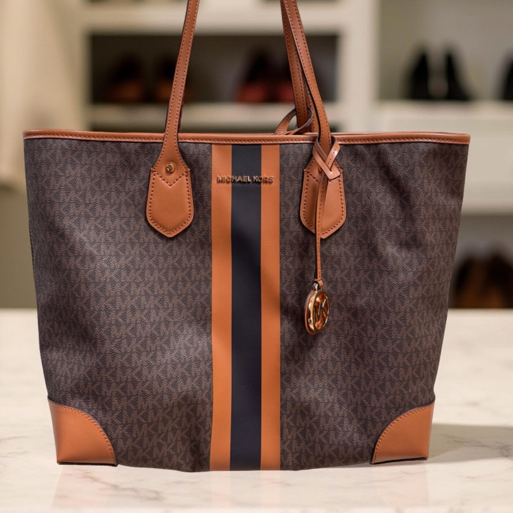 Michael Kors Eva Tote in Brown